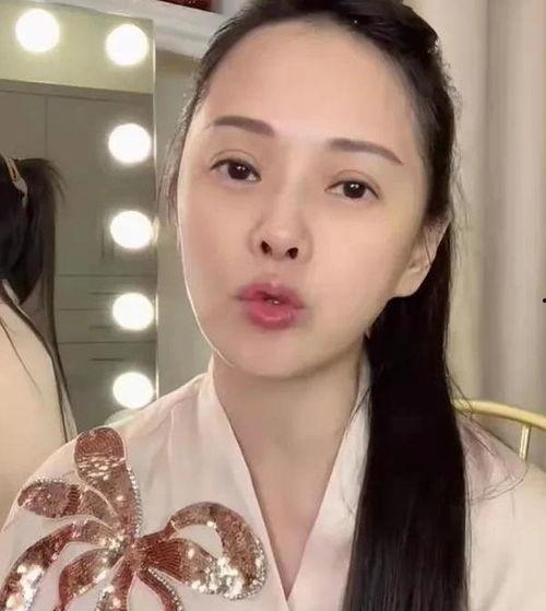 娱乐圈近日最火爆料,某明星恋情曝光，引发网友热议！